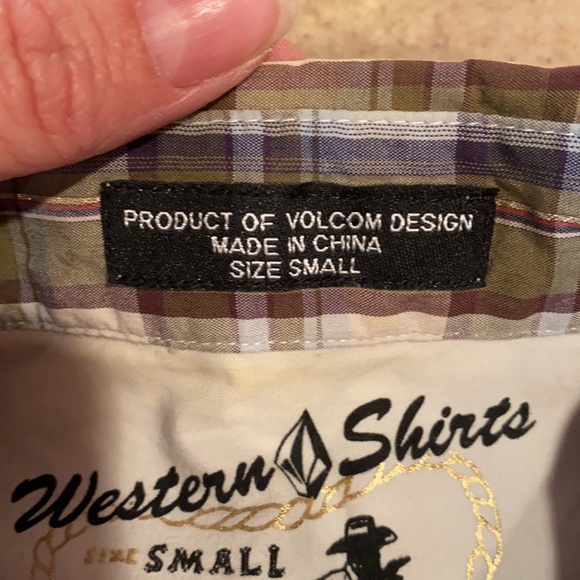 Men’s snap up Volcom shirt size small - Picture 4 of 7